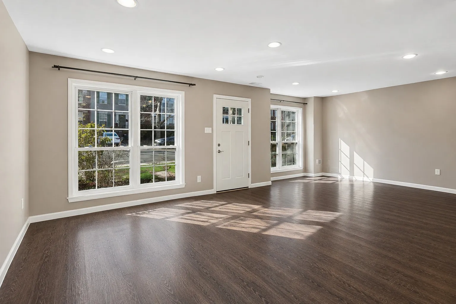 2 bed, 2.5 bath, 1250 sqft, $3,000 — Photo 2