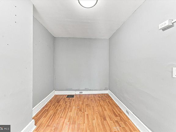 4th image of 411 N Rodney St