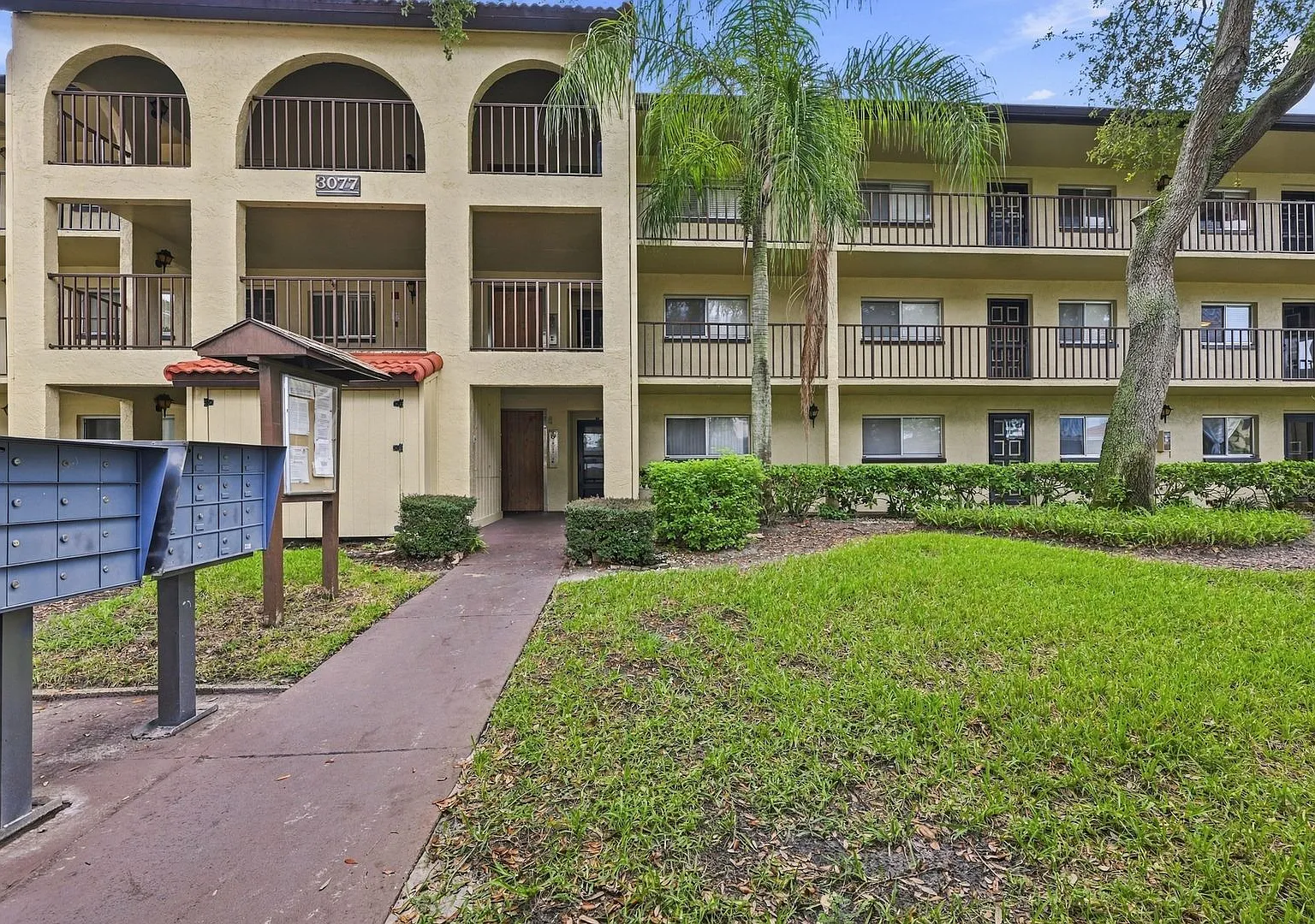Spacious 2BR/2BA Clearwater Condo with Split Floor Plan — Photo 1