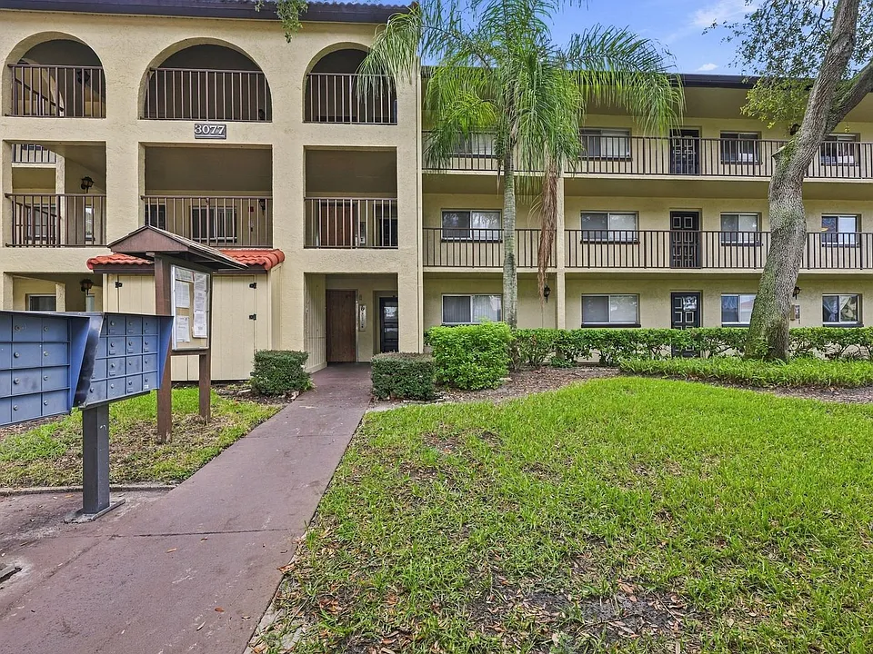 3077 Casa Del Sol Cir #208