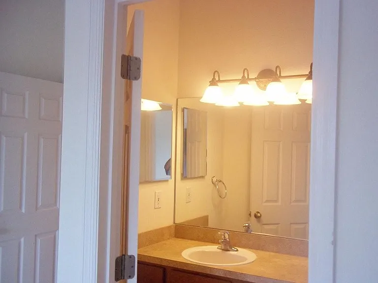 6186 High Tide Blvd — Photo 3