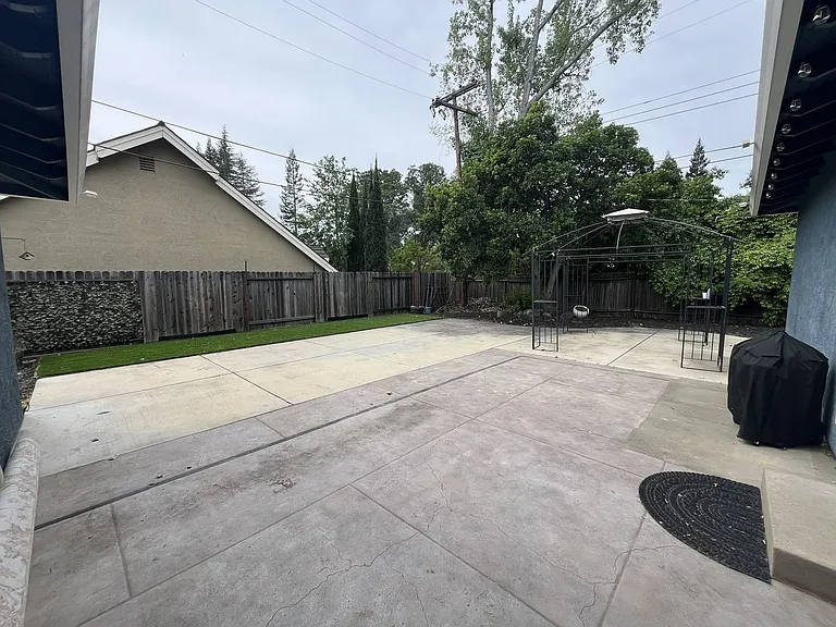 8342 Hillgrove St — Photo 21