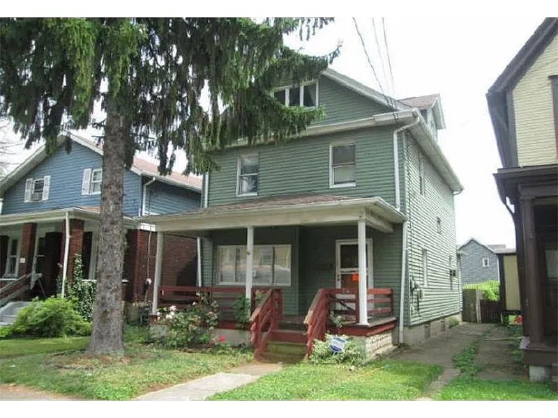 425 Robinson St photo 1