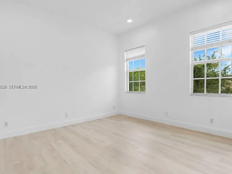 4762 Lakeside Ter — Photo 27