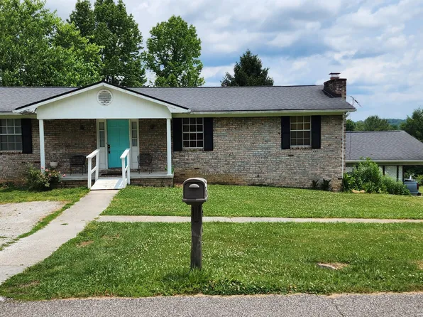 929 Hilltop Dr, Jacksboro, TN 37757