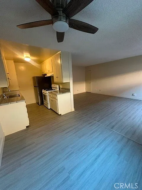 1 bed, 700 sqft, $2,300 — Photo 1