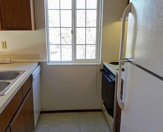 2nd image of 1108 E Maryland St APT 2