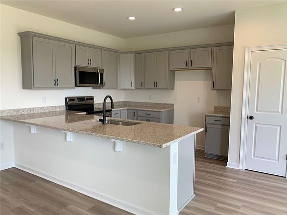 3rd image of 20468 Cornerstone Rd