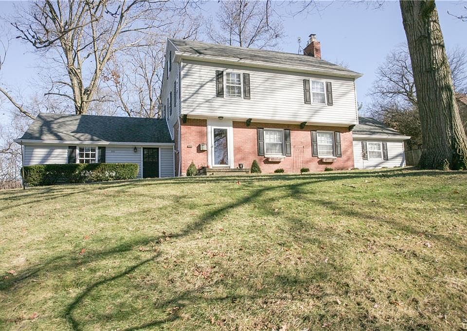 1st image of 240 Acorn Dr