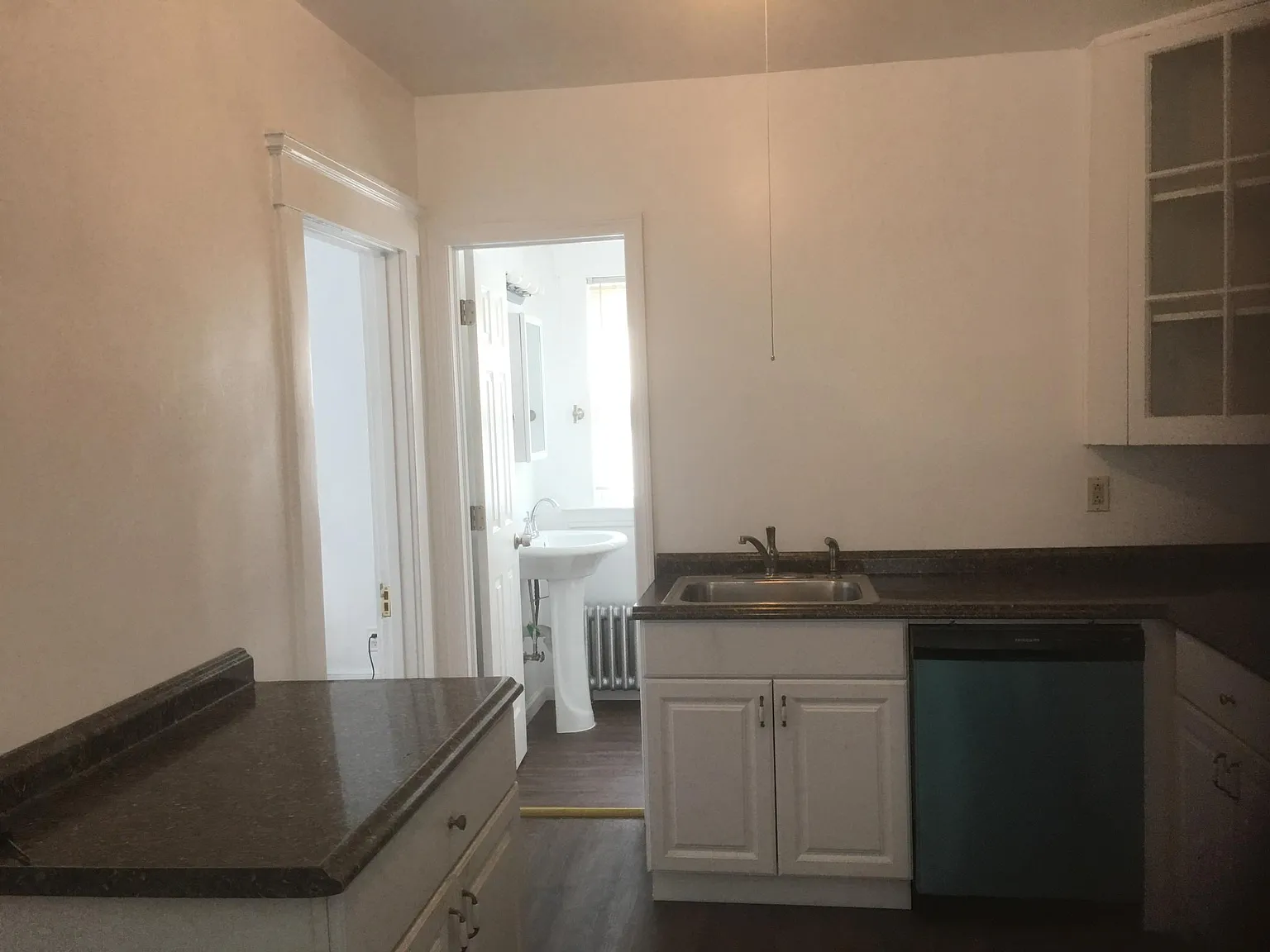 3 bed, 1214 sqft, $2,050 — Photo 3