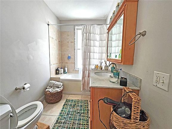 5th image of 107 Ring St