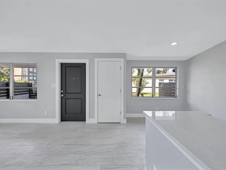 325 Capri Blvd — Photo 31
