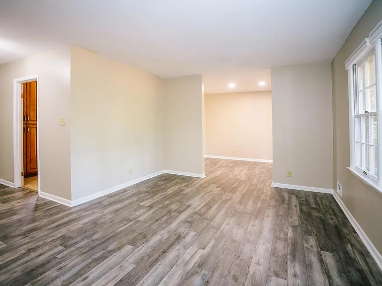 1301 Normandy Rd — Photo 15
