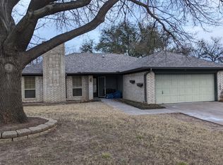 1109 Karen Ct, Benbrook, TX 76126