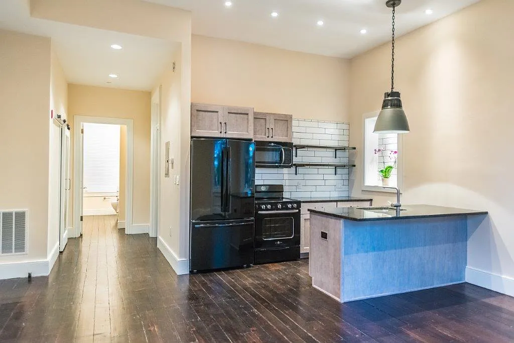 2 bed, 920 sqft, $1,590 — Photo 1