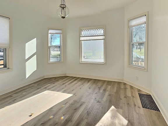 3rd image of 712 45th St