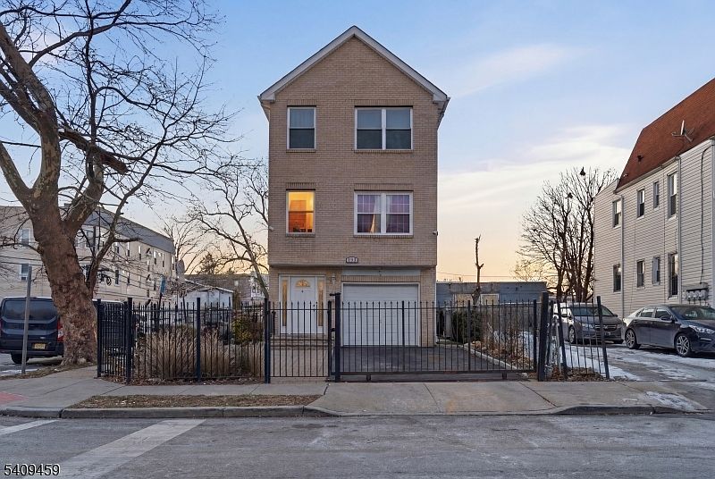 1st image of 613 20Th St