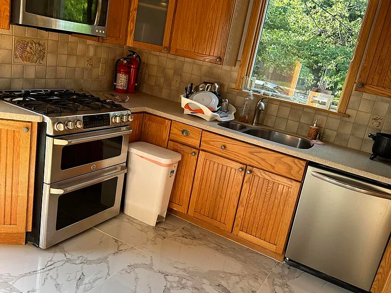 24 Barbara Ln — Photo 3