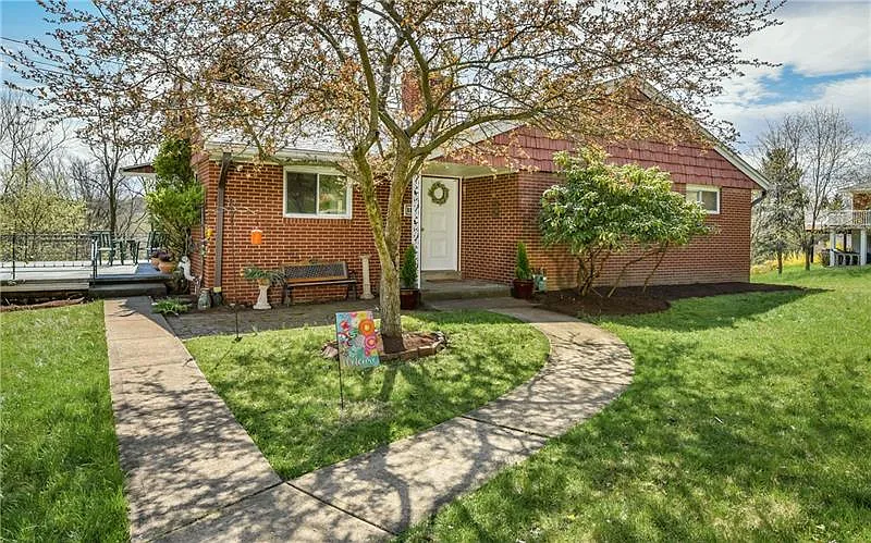110 Rodgers Dr W photo 1