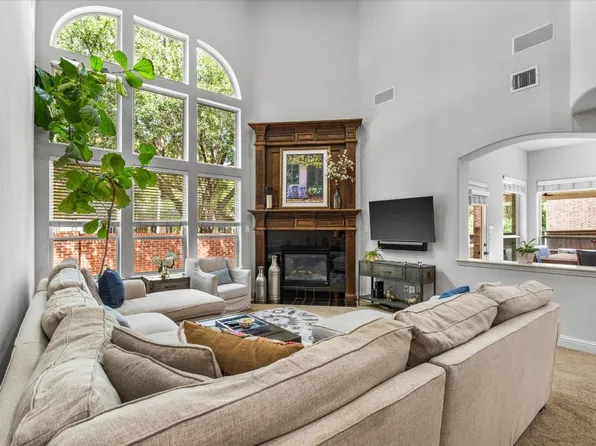 2504 Waters Edge Ln, Fort Worth, TX 76116
