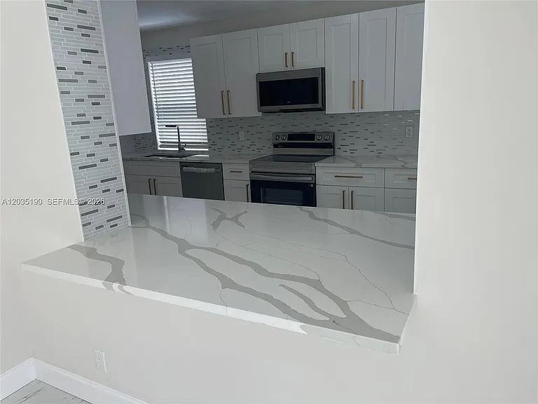 4241 Thomas St — Photo 8