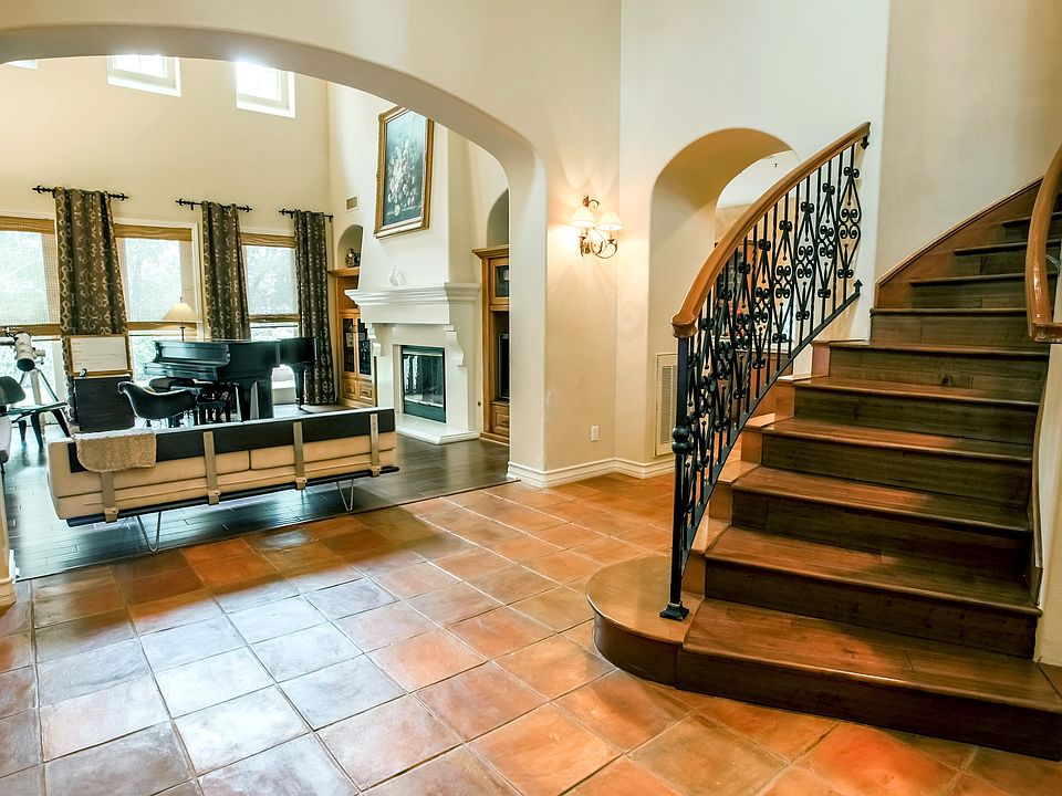 Foyer entry
