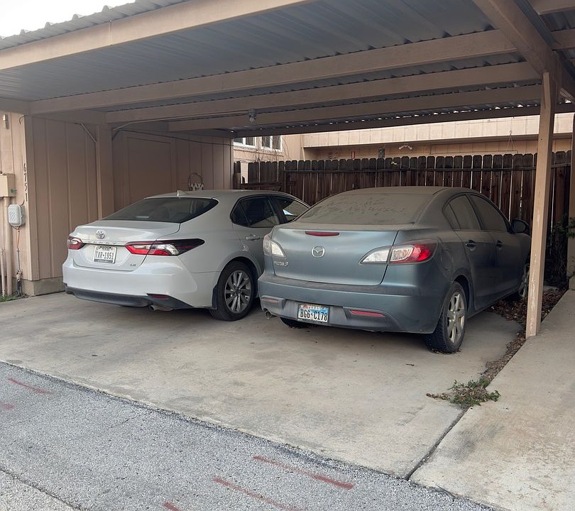 2nd image of 6751 Crown Ridge