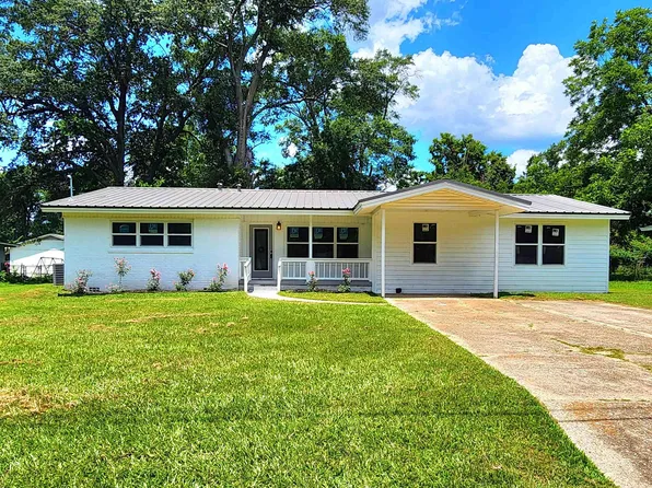 105 Carpenter St, Pittsburg, TX 75686