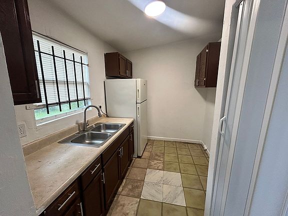 2nd image of 4182 Lorenzo Ct APT 3