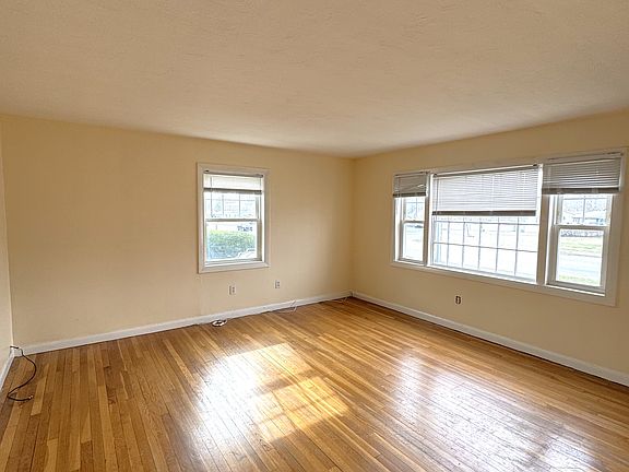 4th image of 8 Abington Ave #1R