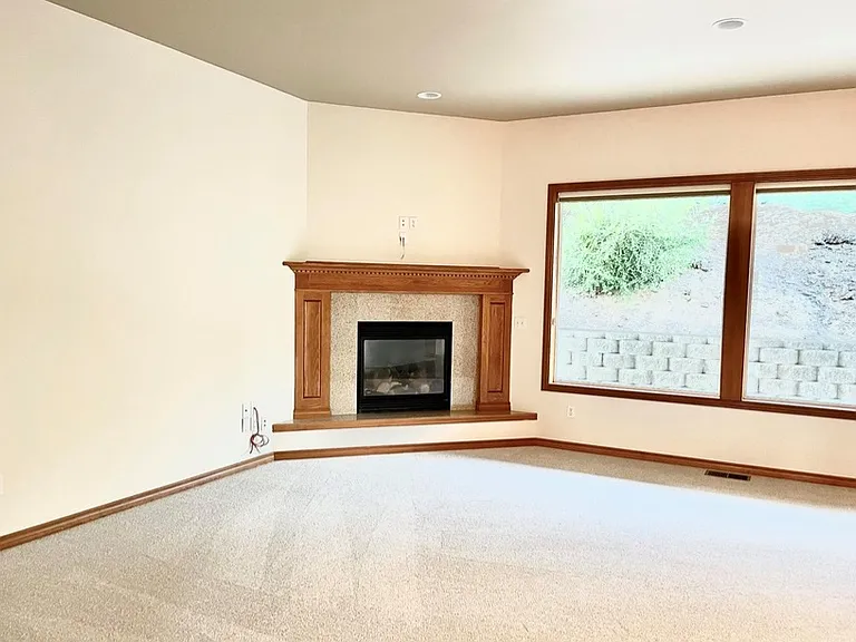 5805 Englewood Ave — Photo 10