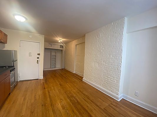 2nd image of 7 Jane St APT 5R