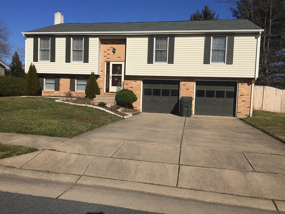 Driveway with up to 4 parking spaces