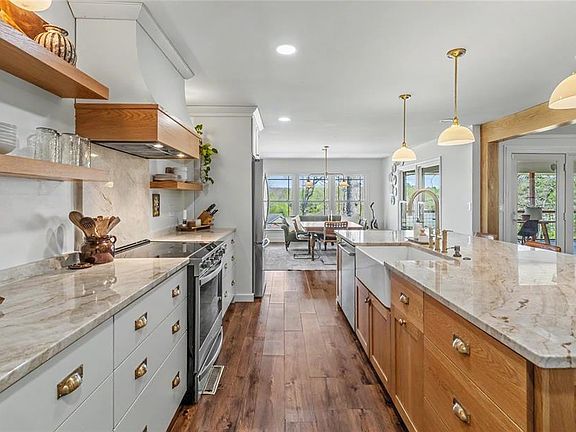 4th image of 11865 Meadowview Rd