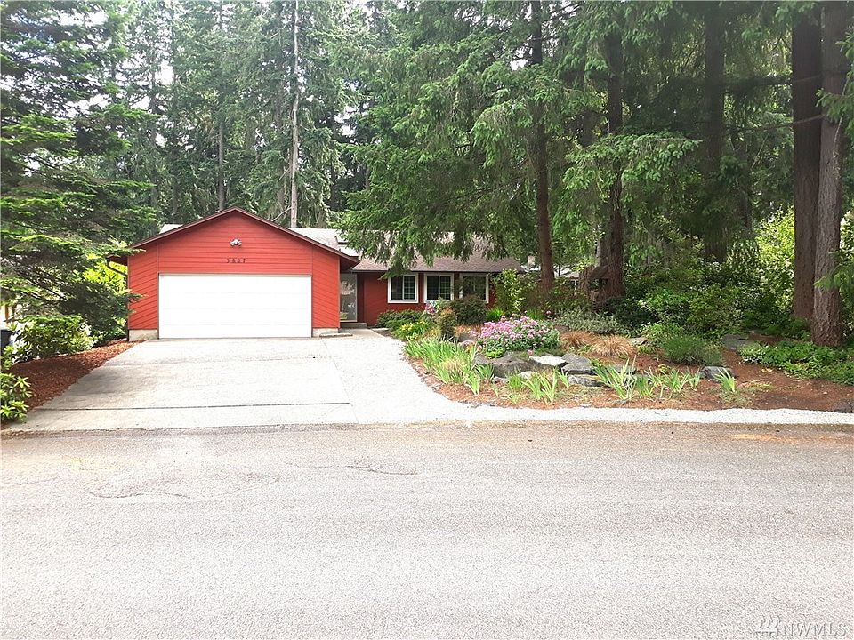 1st image of 3827 Goldfinch Dr SE