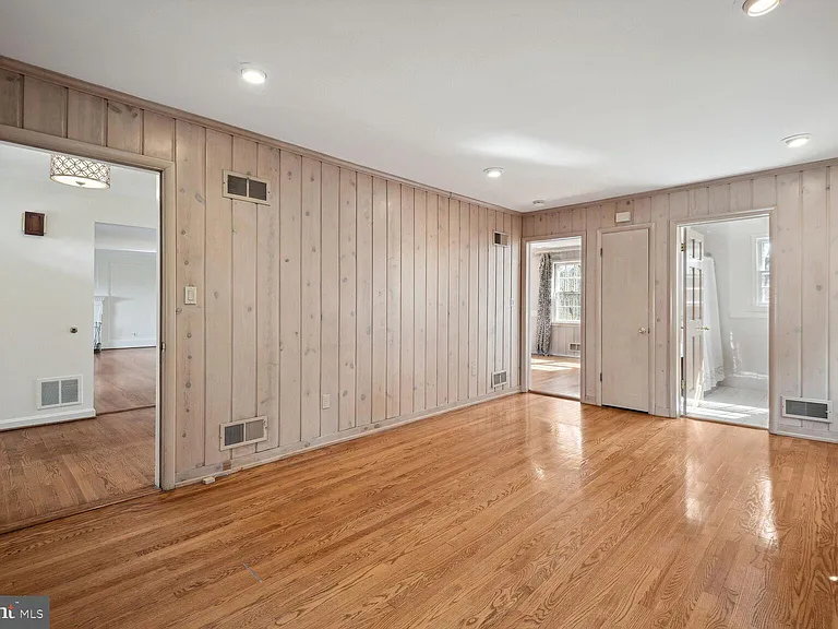 5801 Hillburne Way — Photo 14