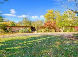 141 Executive Estates Dr, Saint Louis, MO 63141