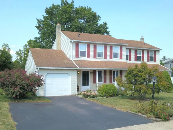 425 Windsor Dr, Harleysville, PA 19438