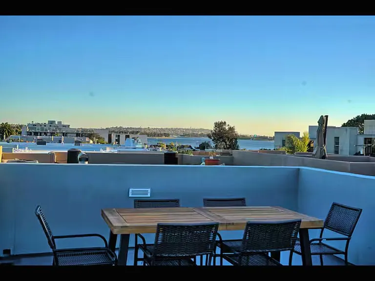 4034 Riviera Dr — Photo 11