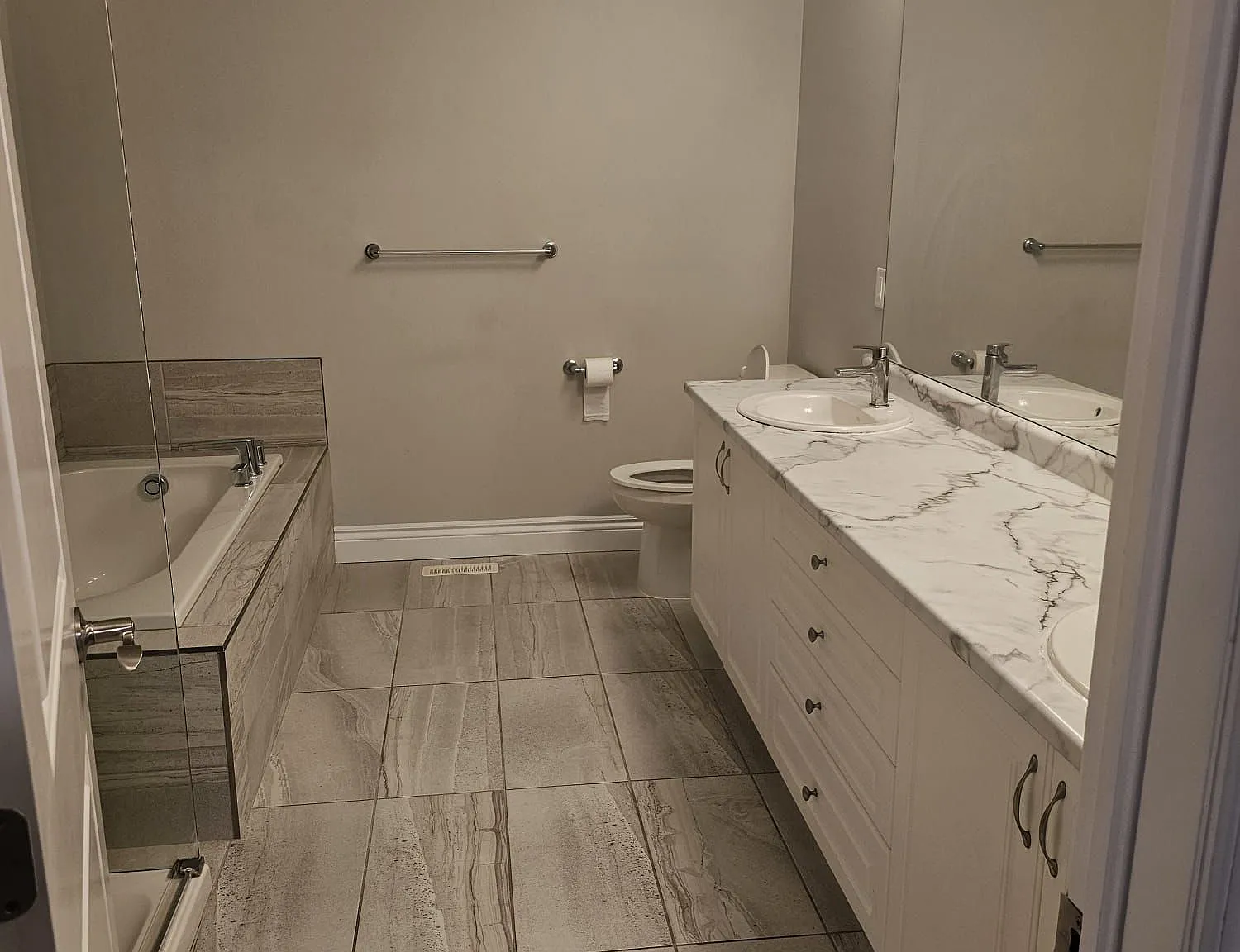 4 bed, $2,900 — Photo 4