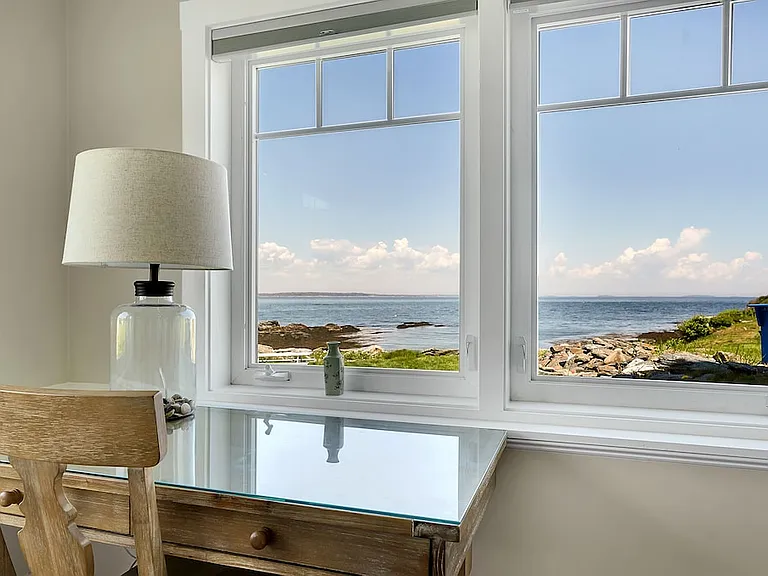 The ground floor bedroom with two twins. Panoramic ocean views.