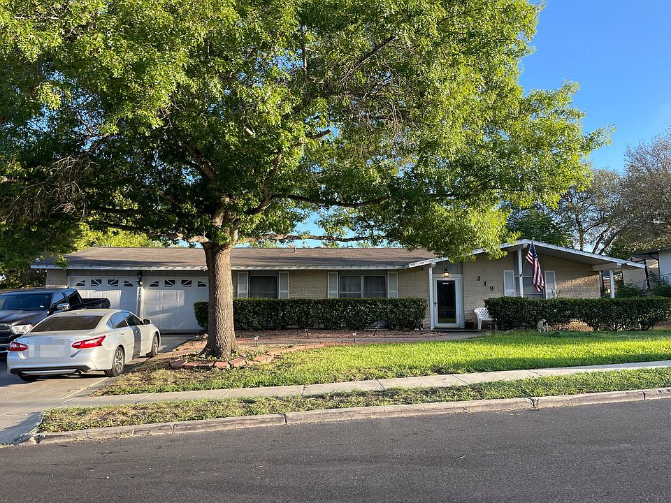 1st image of 219 Dartmoor St