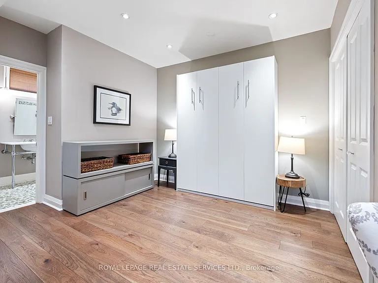 60 Thompson Ave — Photo 41