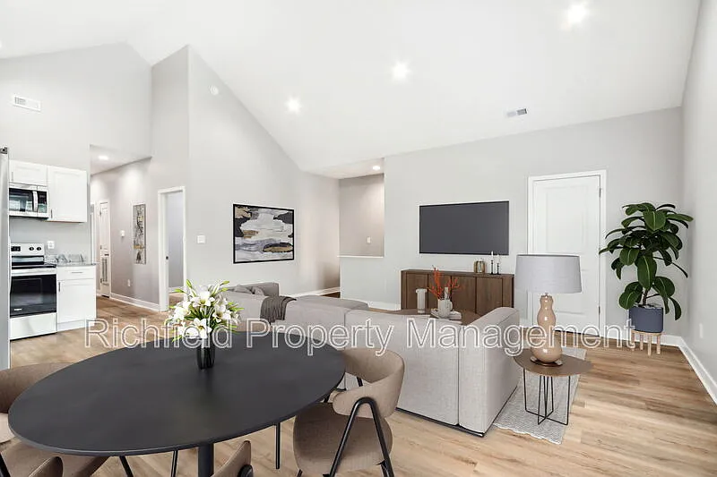 3 bed, 2.0 bath, 1250 sqft, $1,500 — Photo 2