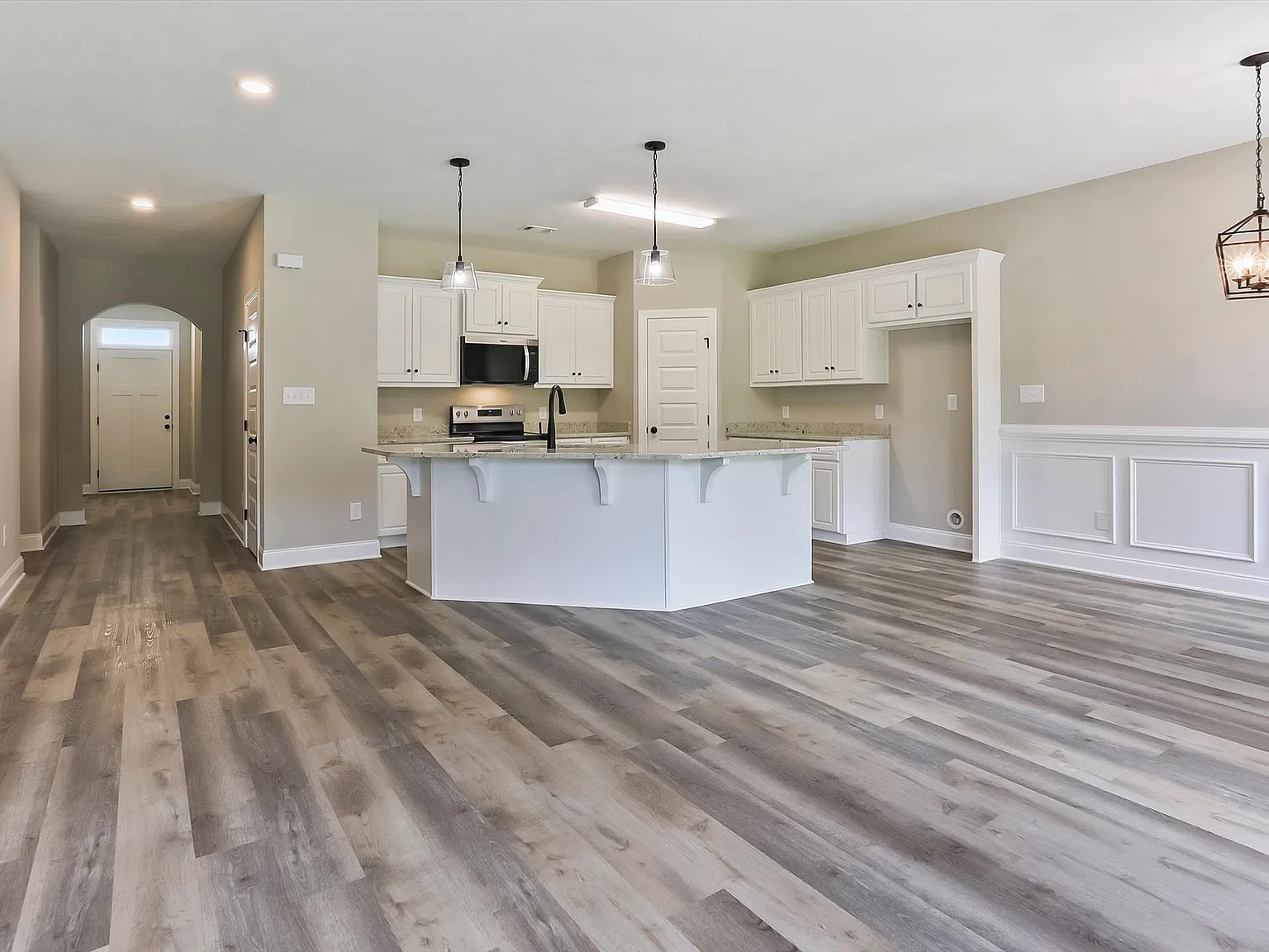3 bed, 1617 sqft, $1,700 — Photo 3