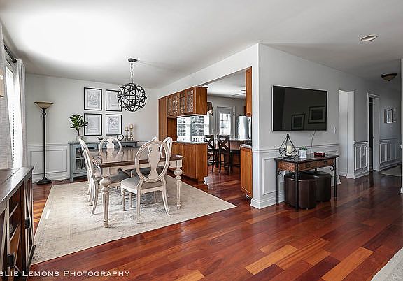 5th image of 23W326 Woodcrest Ct E