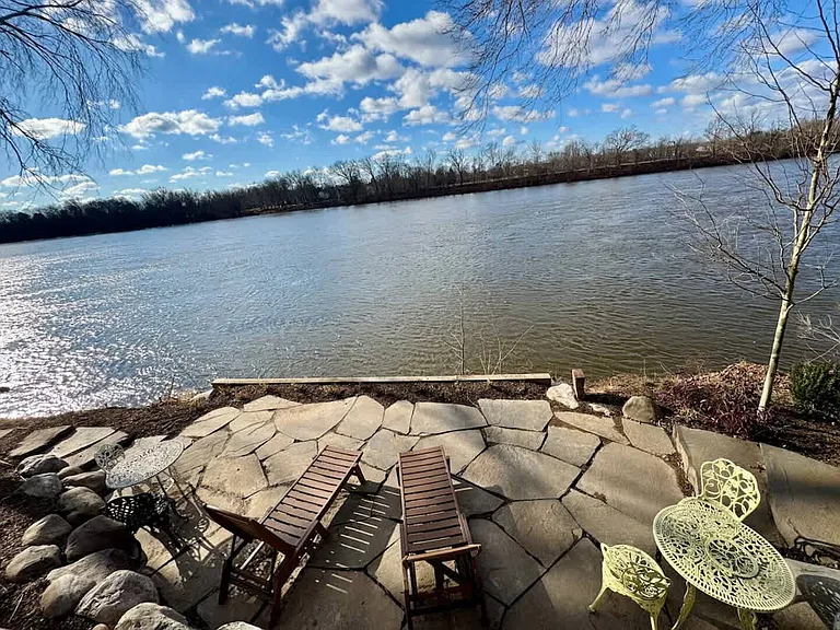 River Dr — Photo 19