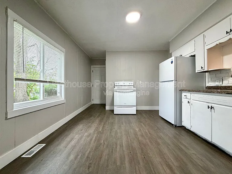 2145 8th St — Photo 9