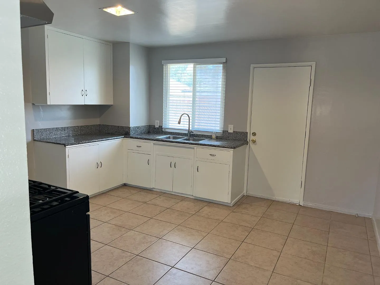263 N Evans St - Unit C — Photo 4