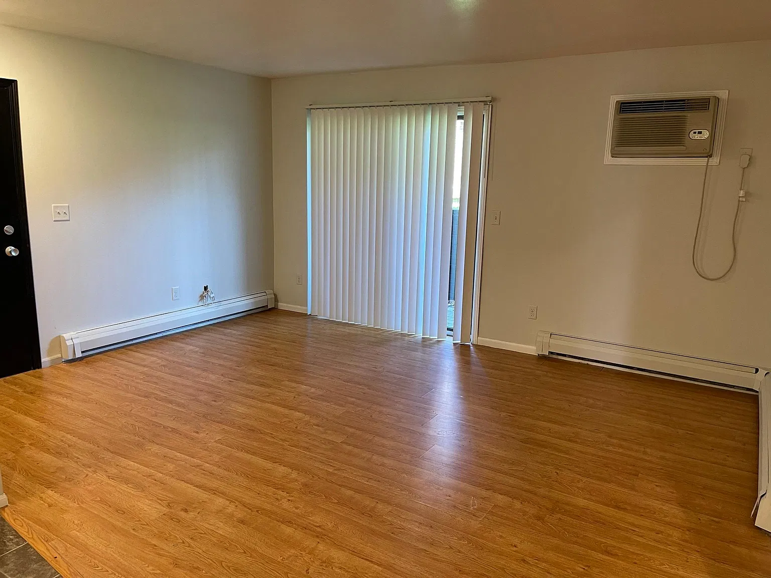 3 bed, 100 sqft, $2,183 — Photo 3